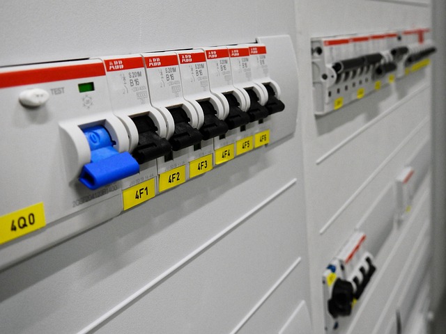 Revize elektro v provozovnách služeb může odhalit i závažné nedostatky